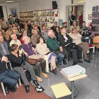 Za predavanje je bilo izjemno zanimanje, tako da so nekateri celo stali