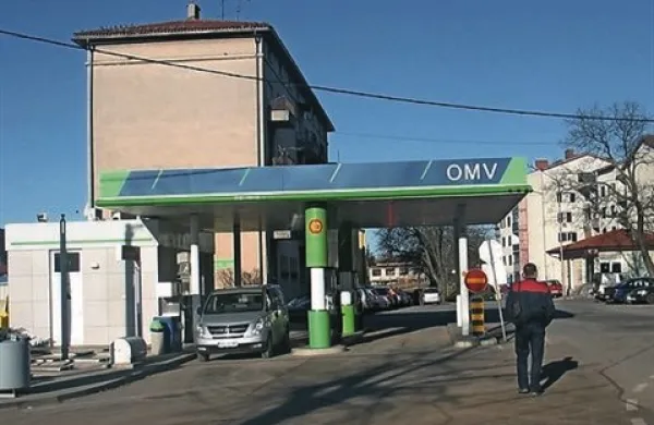 Sinoči so oropali bencinski servis v Divači