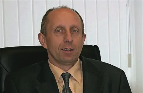 Glavni izvršni direktor koncerna Kolektor Radovan Bolko je pojasnil, da so kupca izbrali na podlagi  družbene odgovornosti do lokalne skupnosti ter na podlagi kupčeve vizije nadaljnjega razvoja dejavnosti