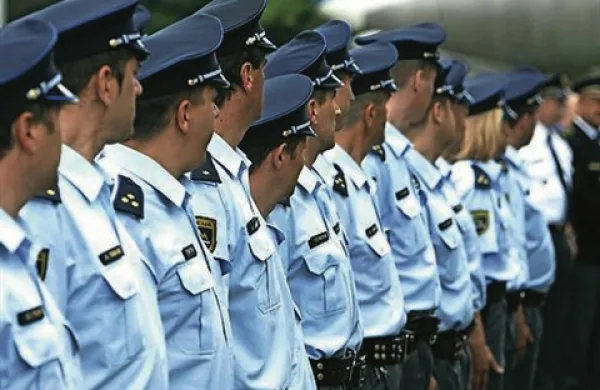 Policista, ki informacije o preiskavah neupravičeno izda javnosti, lahko doletijo različne sankcije, ki so odvisne od kršitve in posledic, ki so nastale
