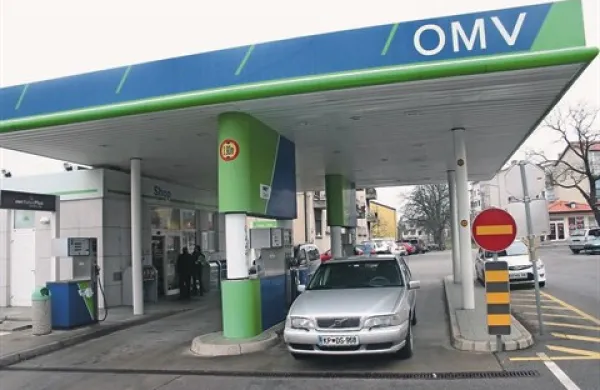 Decembra 2012 sta divaško črpalko oropala Francoza. 39-letnika so zadnje dni decembra ovadili tožilstvu.