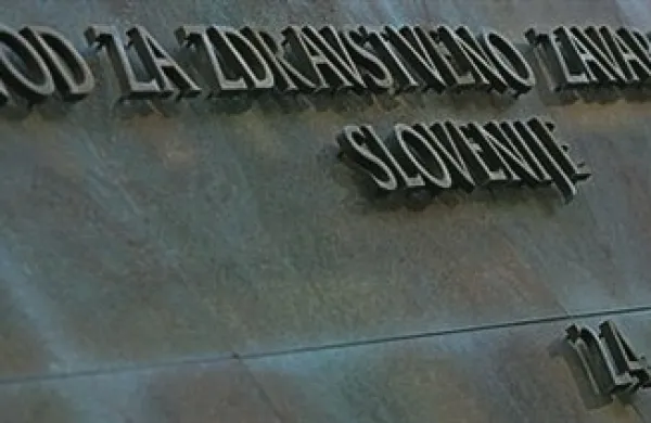 Farmacevtski družbi MSD in Servier Pharma sta na upravno sodišče v Ljubljani vložili tožbo proti zavodu za zdravstveno zavarovanje zaradi uvedbe dveh novih terapevtskih skupin zdravil