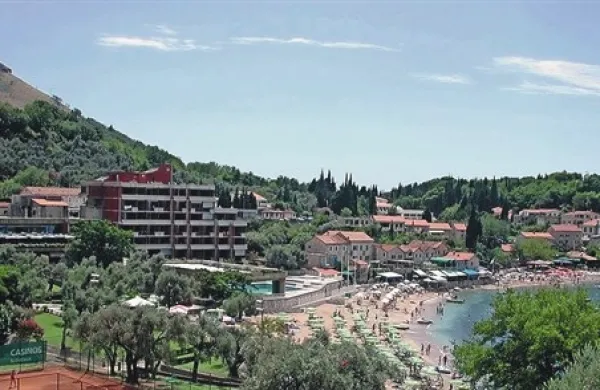 Kdo je kriv, da je del Hitovega Maestrala izgubil razgled na morje? 