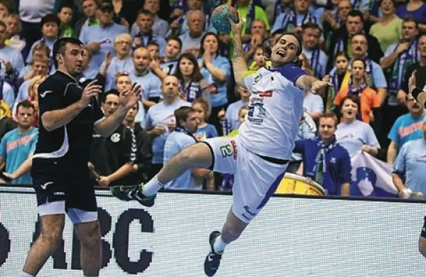  Dean Bombač je za Slovenijo zadel dvakrat