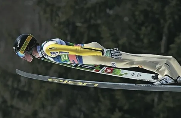 Slovenski skakalec Peter Prevc je zmagal  v smučarskih poletih na Kulmu (fotografija je iz arhiva)