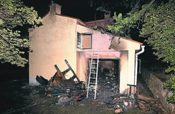 Ponoči požara v v hi&scaron;i v Luciji in v trboveljski Livarni