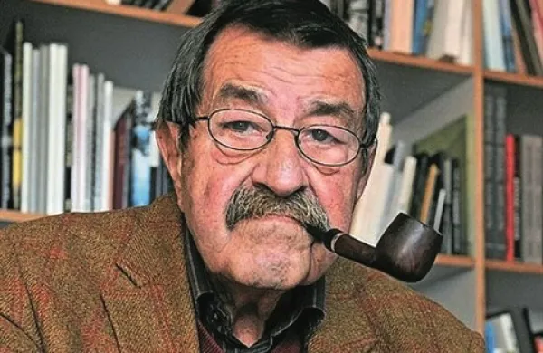 Nemški pisatelj in nobelovec Gunter Grass, avtor protivojnega romana Pločevinasti boben ter eden najvplivnejših pa tudi najbolj kontroverznih nemških intelektualcev, bo najverjetneje odložil pero