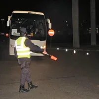 Poleg 28 tovornjakov so ustavili  tudi šest avtobusov