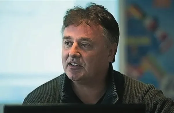 Publicist Roman Leljak je bil danes v Celovcu zaslišan zaradi novih okoliščin v primeru uboja hrvaškega emigranta Nikice Martinovića leta 1975 v Celovcu. Kot je povedal po zaslišanju, so avstrijske policiste zanimali predvsem dokumenti, ki jih je glede
