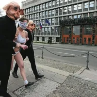 Svinje ponovno protestirale pred parlamentom
