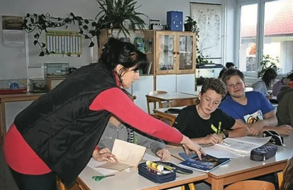 Na pobudo varihunje človekovih pravic Vlaste Nussdorfe naj bi se v reševanje problema z radonom vključilo tudi ministrstvo za zdravje, saj bi bilo treba testirati učitelje in nekatere učence višjih razredov, kolikšna je bila njihova izpostavljenost
