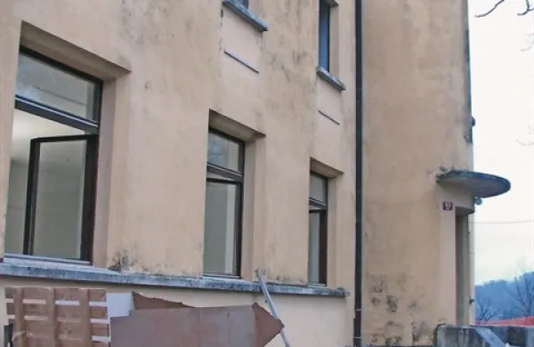 Stara šola na Brjah bo po prenovi postala učni center za promocijo in predelavo sadja