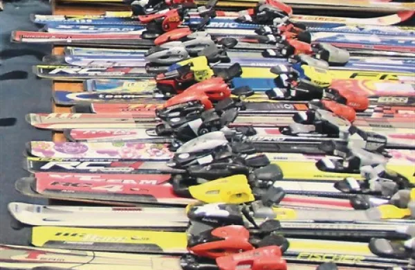 Tatovi kljub mili zimi iščejo tudi smuči