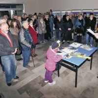 Odprtje razstave je pritegnilo lepo število obiskovalcev, tako kot tudi vsak pogovorni večer