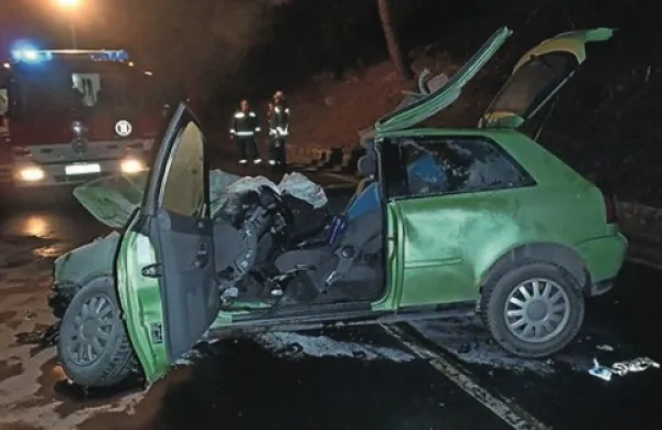 V prometni nesreči se je huje poškodoval 23-letni voznik audija A3