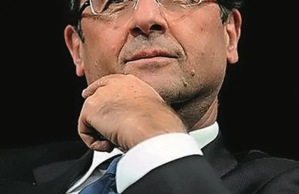 Francoski predsednik Francois Hollande je težko pričakovano novoletno novinarsko konferenco začel z napovedjo znižanja davkov na izplačane plače