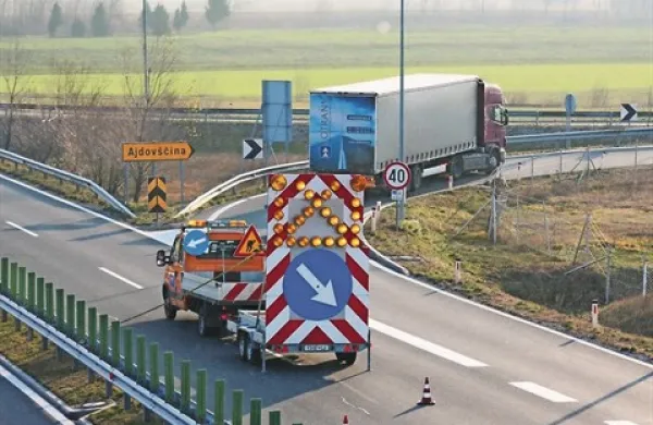 Ko bo  protivetrna zaščita postavljena, ob močni burji ne bo več toliko zapor, gospodarska škoda, ki  zaradi teh zapor nastaja v  podjetjih, pa bo manjša