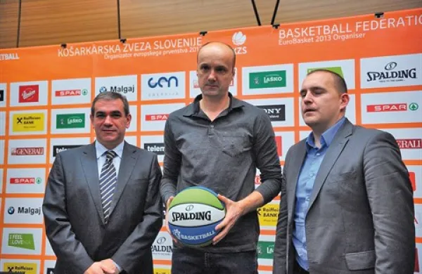 Jure Zdovc (v sredini) je sprejel povabilo veljakov KZS, Romana Volčiča (levo) in Mateja Avanza, v slovensko reprezentanco