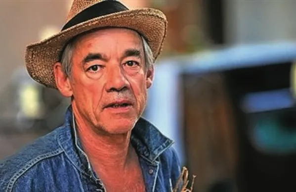 Britanski igralec Roger Lloyd-Pack, poznan po vlogi Triggerja v seriji Samo bedaki in konji, je umrl v sredo ponoči, star 69 let