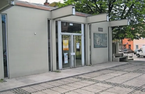 V dvorani sredi Ajdovščine bodo vsaj občasno spet filmske predstave