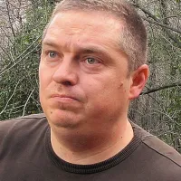 Vasi grozi skala,  velika kot stanovanjski blok