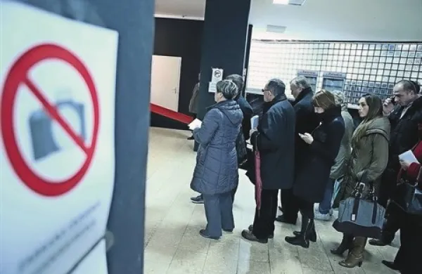 V Zagrebu se je včeraj začelo zgodovinsko sojenje v zadevi Forex. Sodišče je moralo najeti kinodvorano, saj nobena sodna dvorana ne more sprejeti več kot 500 ljudi.