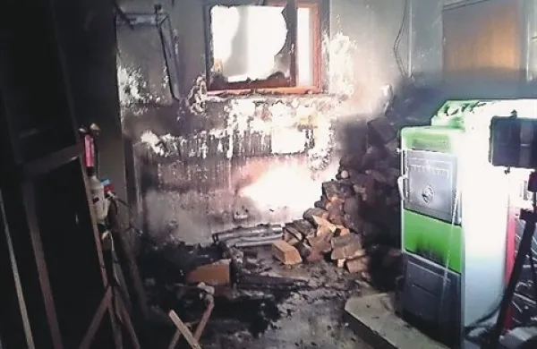 Visoka temperatura je stalila tudi okensko steklo
