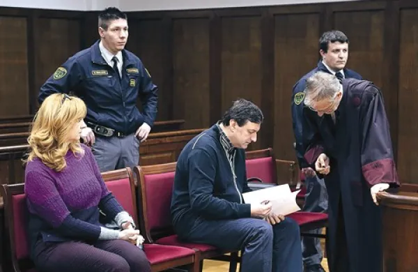 Barbara Gorše, Brane Gorše, ki so ga pripeljali pazniki iz pripora, in njegov zagovornik Emil Zakonjšek