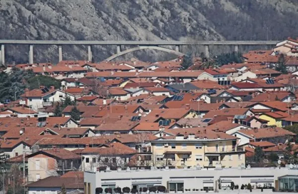 Še več odločitev za prodajo nepremičnin je pričakovati, ko bodo lastniki dobili prve položnice za plačilo davka 