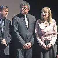 Listine o zaključku študija so diplomantom podelili Boštjan Zgonc (levo), direktor Šolskega centra Srečka Kosovela Sežana Dušan Štolfa in ravnateljica Jasna Rojc