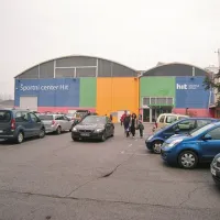 Parkirišče pred ŠC Hit se (predvsem z rekreativci) napolni  le ob popoldnevih s slabim vremenom