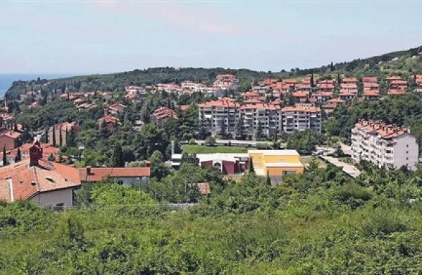 Zakon za ukinitev občine Ankaran je še v pripravi;  Vogrin še pripravlja študijo, ki bi dokazovala, da se podobne občine v tujini niso obdržale 