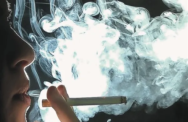 Moderne cigarete so veliko močnejše in nevarnejše od tistih, ki so jih kadili včasih