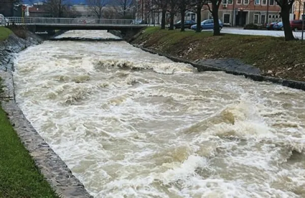 Tolmin, narasla reka Soča