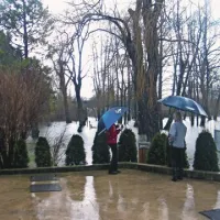 Ko sta bregove prestopila še  potoka Bistrica in Sušec, je voda zalila tudi  dolnji del Kindlerjevega parka v središču mesta
