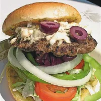 Hamburger je na vrhu seznama zdravju in telesni teži škodljivih jedi, zato ga je treba izločiti iz vsakdanje prehrane 