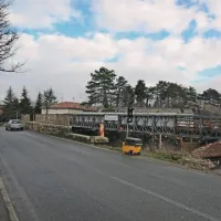 V času rušenja starega  in gradnje novega mostu  bo promet preusmerjen čez začasni most