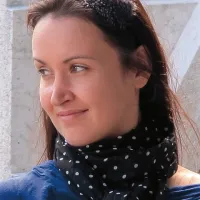 Tinkara Kovač: “Poezija je morda v primerjavi s kakšno video igrico precej neprivlačna, ampak  mi verjamemo, da je ravno nasprotno - s poezijo lahko prideš do pomembnejših, zanimivejših in domiselnejših rešitev, do katerih se prebiješ sam.”