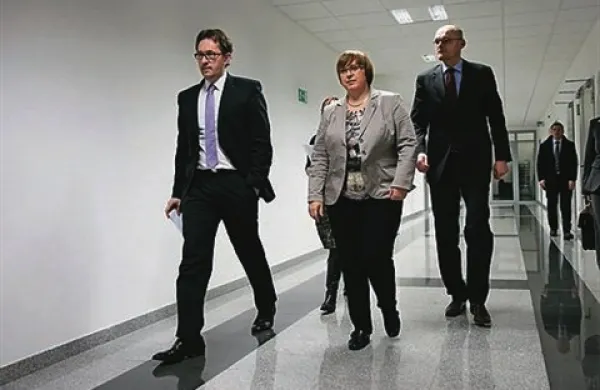Notranji minister Gregor Virant, informacijska pooblaščenka Nataša Pirc Musar in predsednik Komisije za preprečevanje korupcije Goran Klemenčič (z leve) v odstopu so  predstavili predlog novele zakona o dostopu do informacij javnega značaja 