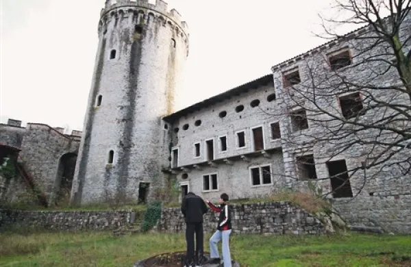Gradu niso še uredili do te mere, da bi lahko v njem organizirali vodene oglede