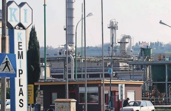 Vodstvo  Kemiplasa je posle že predalo stečajnemu upravitelju, potem pa jih je dobilo nazaj, saj bo sodišče zdaj odločalo o prisilni poravnavi  