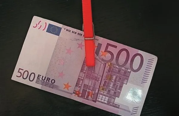  Vatikanska banka IOR je danes sporočila, da zaostruje boj proti pranju denarja