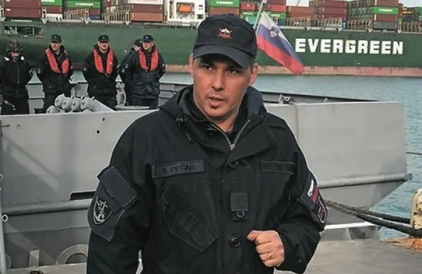 Poveljnik slovenske ladje Triglav Andrej Pečar