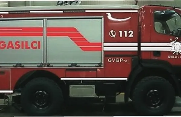 Prostovoljno gasilsko društvo Izola bo poslej imelo na voljo  novo gasilsko vozilo za gašenje gozdnih požarov in požarov v strnjenem mestnem jedru
