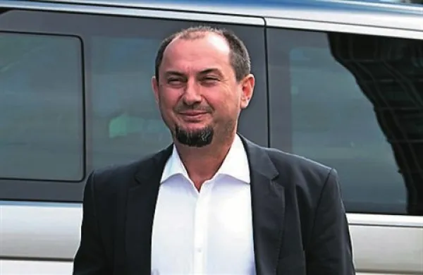 Gašpar Gašpar Mišič je opozoril ministra za kmetijstvo Dejana Židana na predolge inšpekcijske  analize vzorcev sadja in zelenjave, ki potuje prek koprskega pristanišča