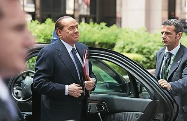 Nekdanji italijanski premier Silvio Berlusconi je ukinil mesečno plačilo v višini 2500 evrov za lepotice, ki so se udeleževale njegovih bunga bunga zabav