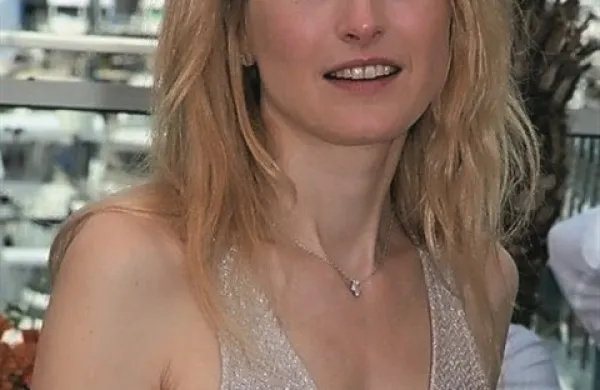 Hollande naj bi imel že dve leti afero z igralko Julie Gayet