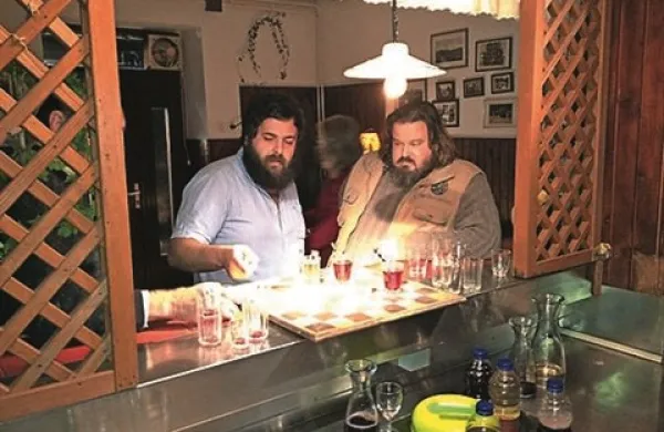 Režiser Matteo Oleotto (levo) in Giuseppe Battiston glavni igralec
