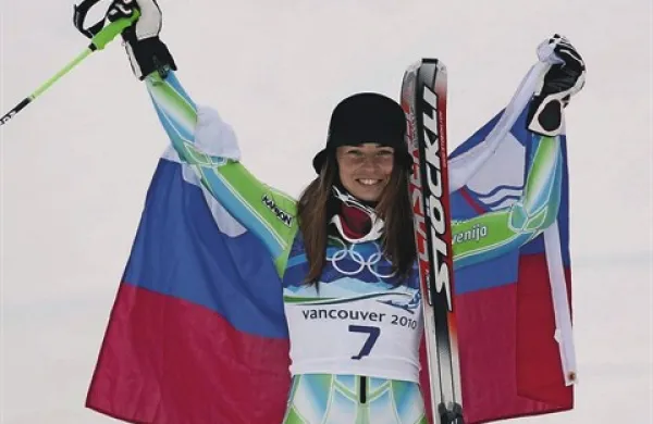 Tina Maze je zmagala na drugem smuku za svetovni pokal alpskih smučark v italijanski Cortini d'Ampezzo