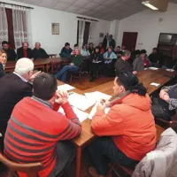 Na zboru vaščanov je bilo med drugim slišati, da v strnjenem zaselku zgornjega Črnega Kala  sploh ni mogoče urediti ne greznic ne malih čistilnih naprav, ker za to ni prostora